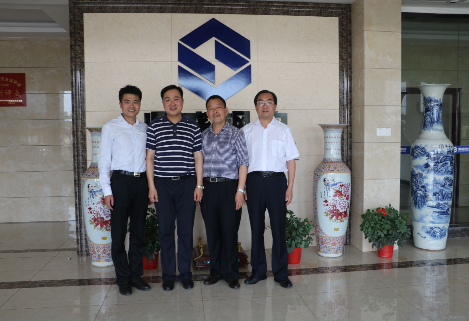 宁乡县委副书记,县长周辉陪同长沙市纪委常委陈育俊一行 莅临我公司