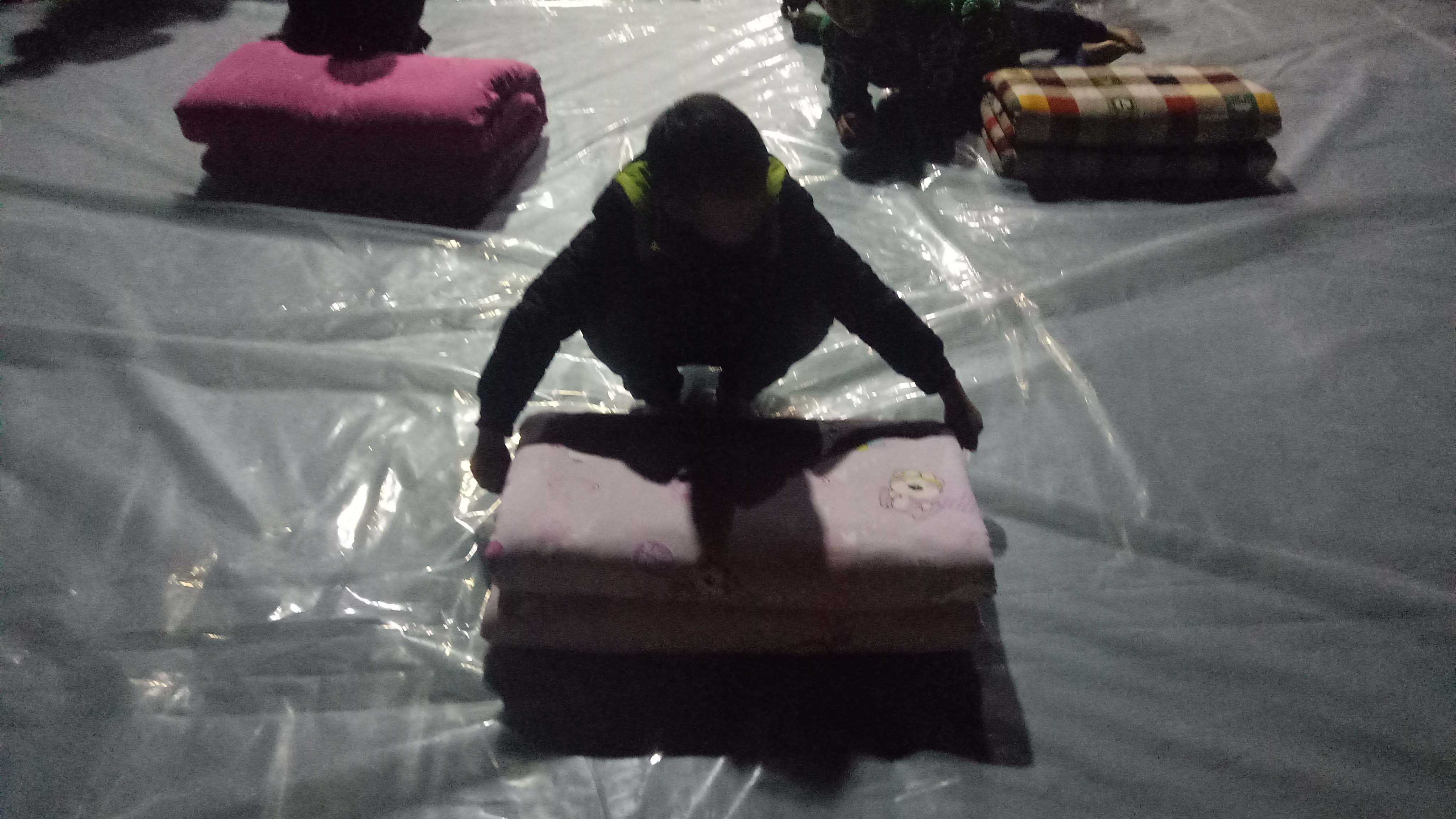 开学第一天学习叠被子