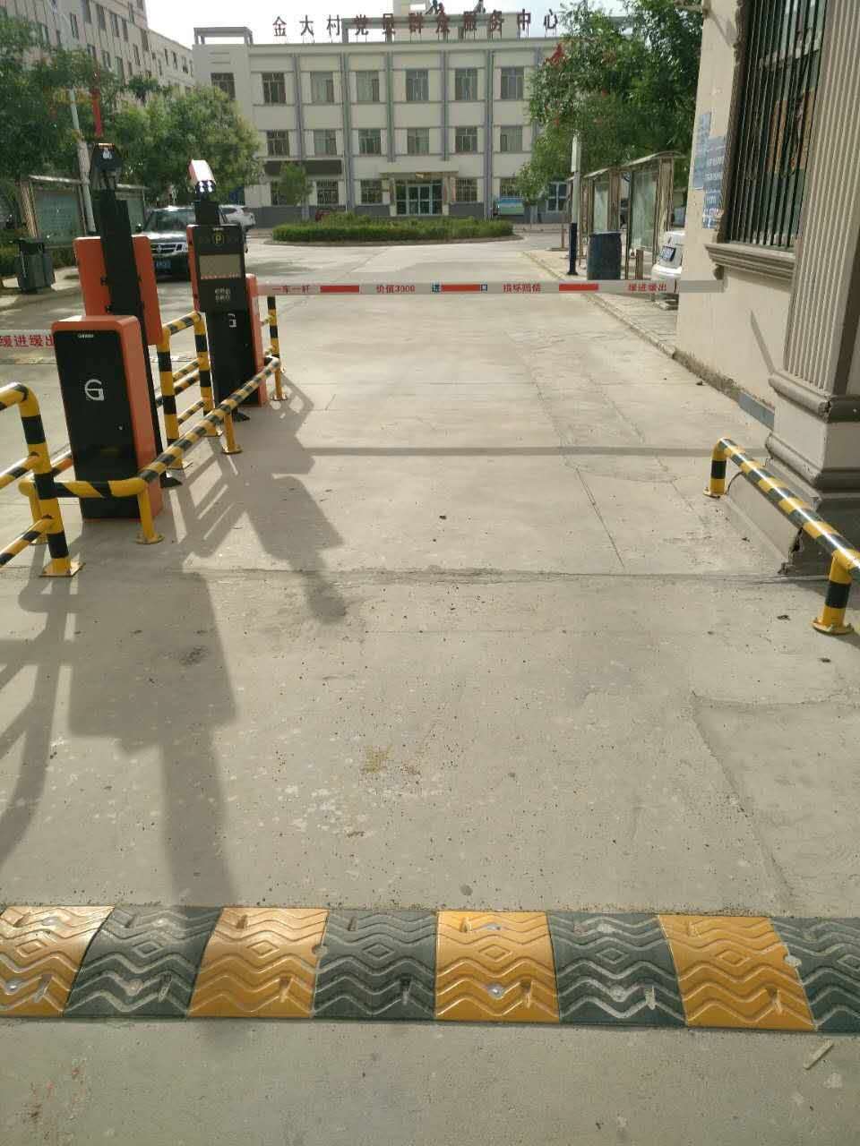 通捷:甘肃酒泉金博园小区车牌识别现场图片欣赏