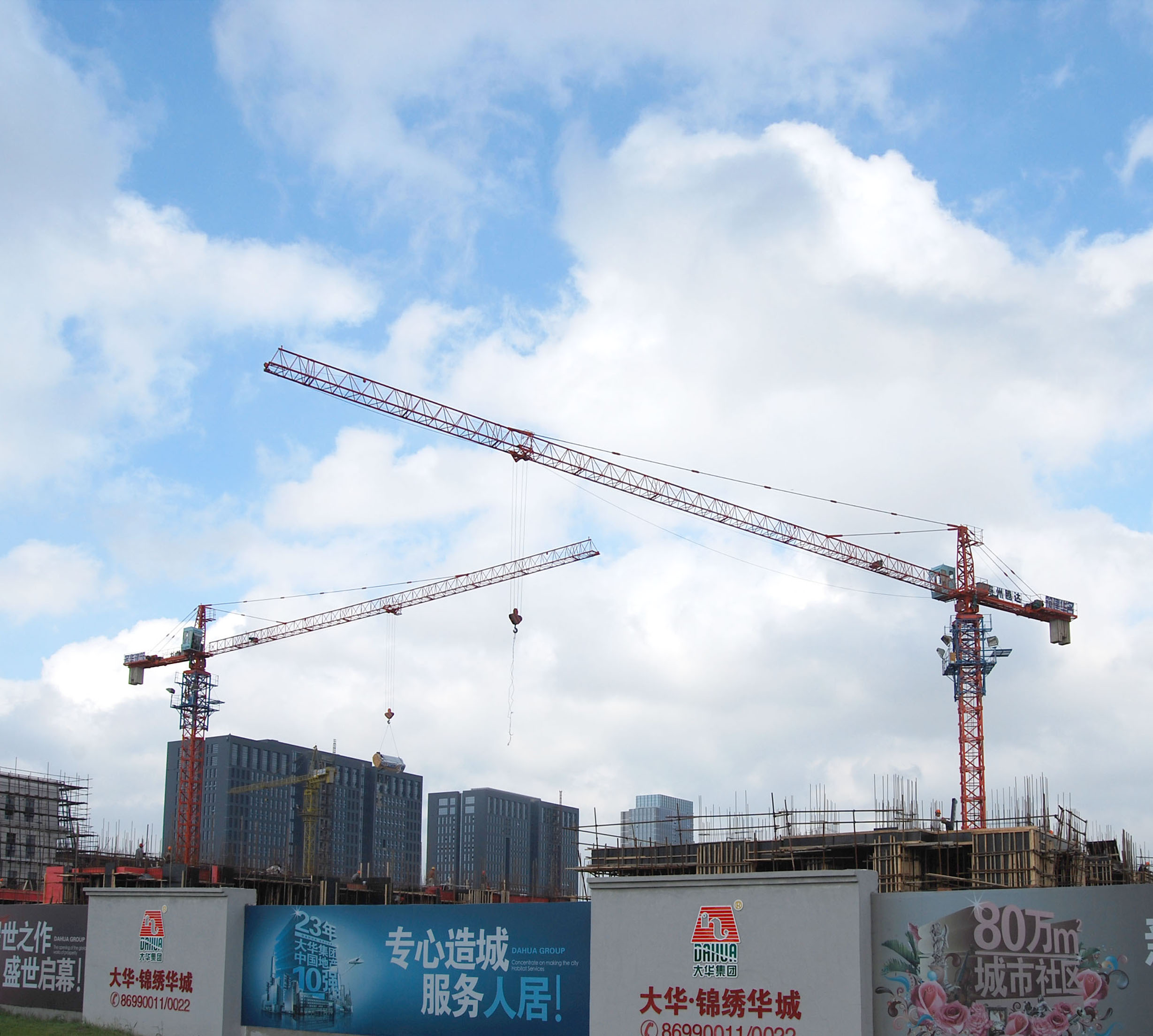 中国华西获塔吊运输装置专利助力建筑行业创新