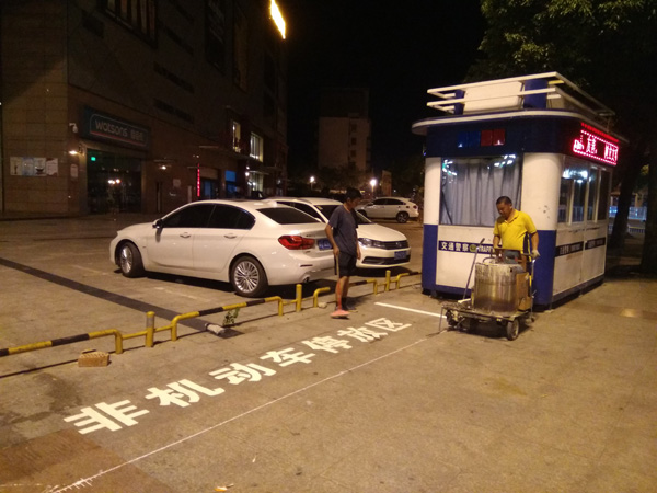 樂彩城非機(jī)動車位標(biāo)線施工