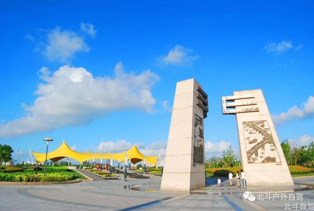 博物馆,其座落于盐城市区古代著名的人工运盐河——串场河与宋代捍海