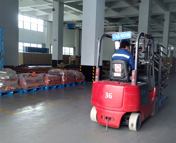 叶总统一餐桌架