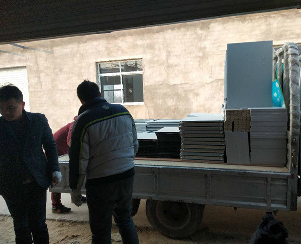 马鞍山姥桥中学小学微机房电脑桌