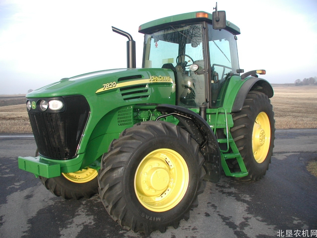 迪尔6920S和7820拖拉机简介