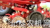 芬特720拖拉机配豪狮播种机作业