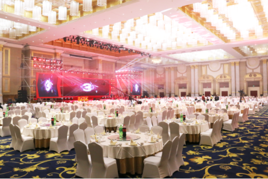 天津恒大酒店-世博宴会厅：共2838平米，长66米，宽43米