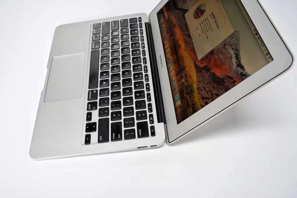 苹果 MacBook Air 11.6英寸 2014款MD711，i5 4250U、4GB内存、128GB固态硬盘，方便轻薄 好携带