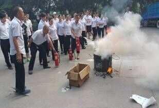天福堂组织员工消防演习2.jpg