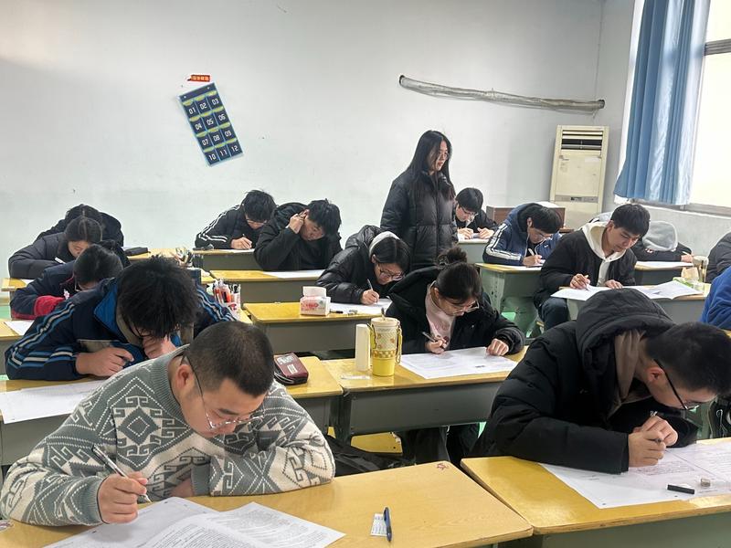 豪情书壮志 一模展风采-----肥城市高考补习学校高三一模考试进行中