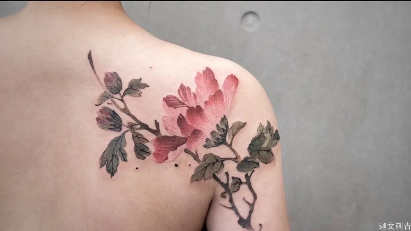 女生肩花泼墨花纹身-企业相册-迦文刺青