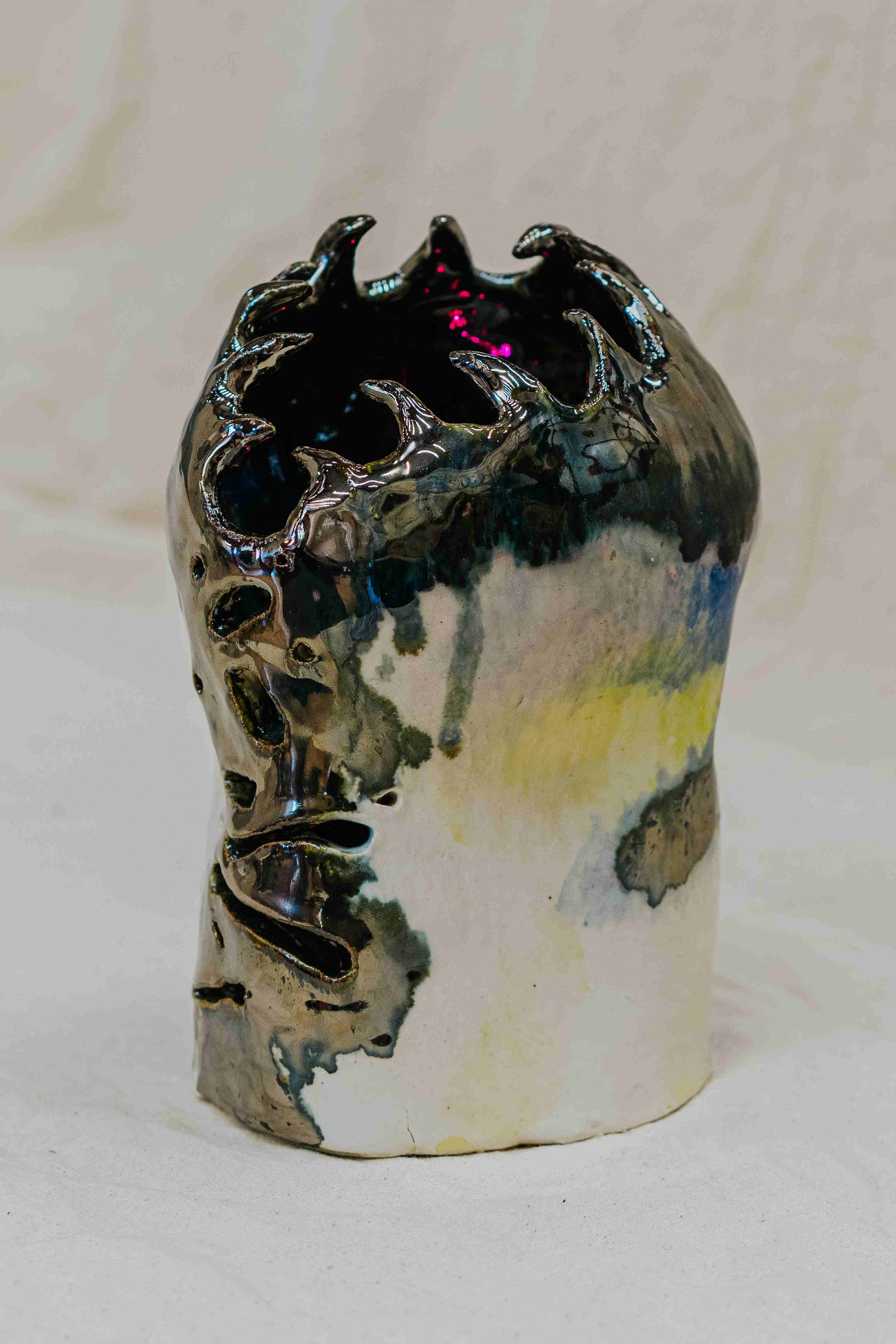 20250603102420_16095.jpg 潜(子)5+++2024+++陶瓷、灯+++高17.8厘米+×+宽10.2厘米+×+深12.7厘米+.jpg