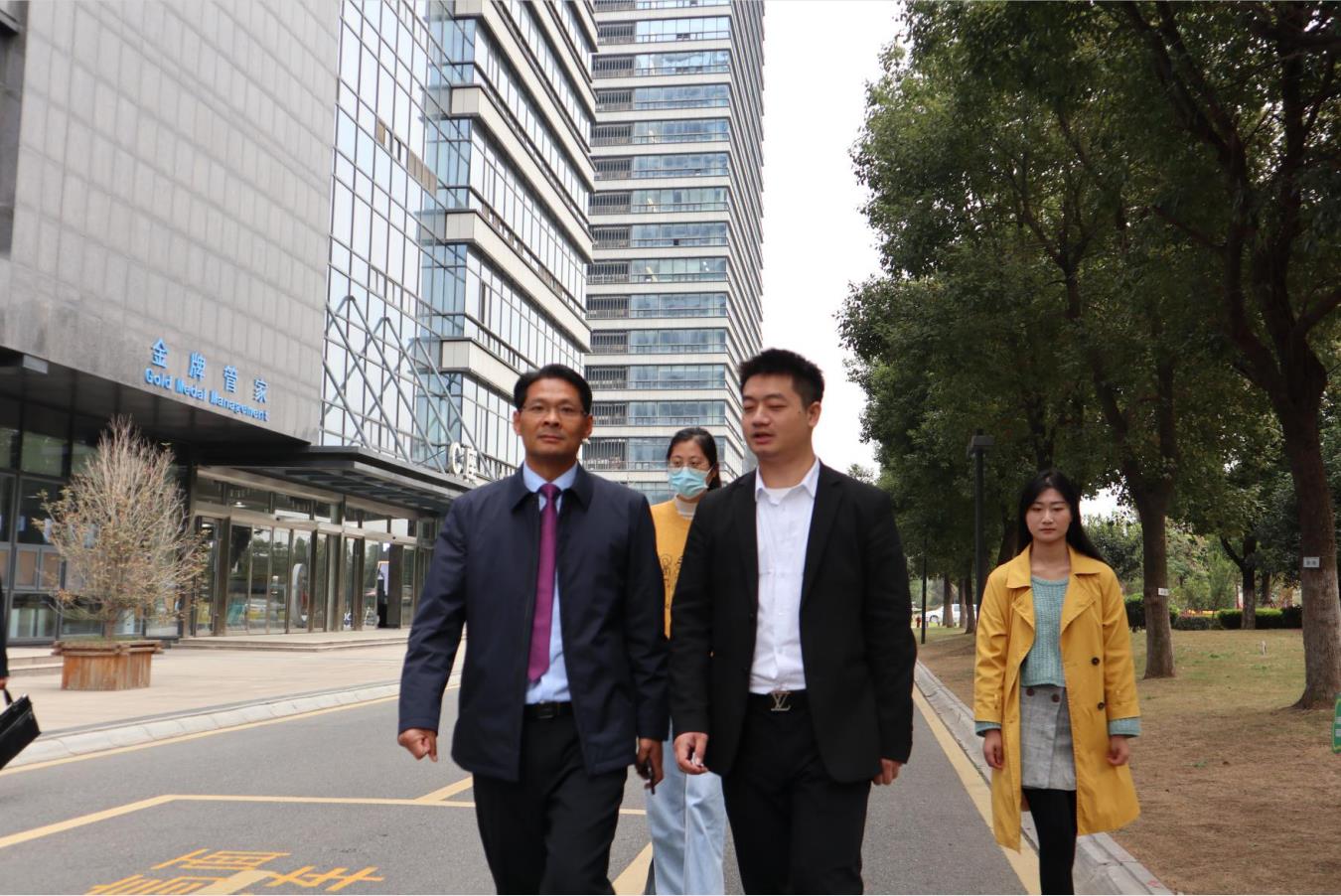 江苏丹外博雅教育集团董事长携集团高管赴大学来了教育集团总部学习交流