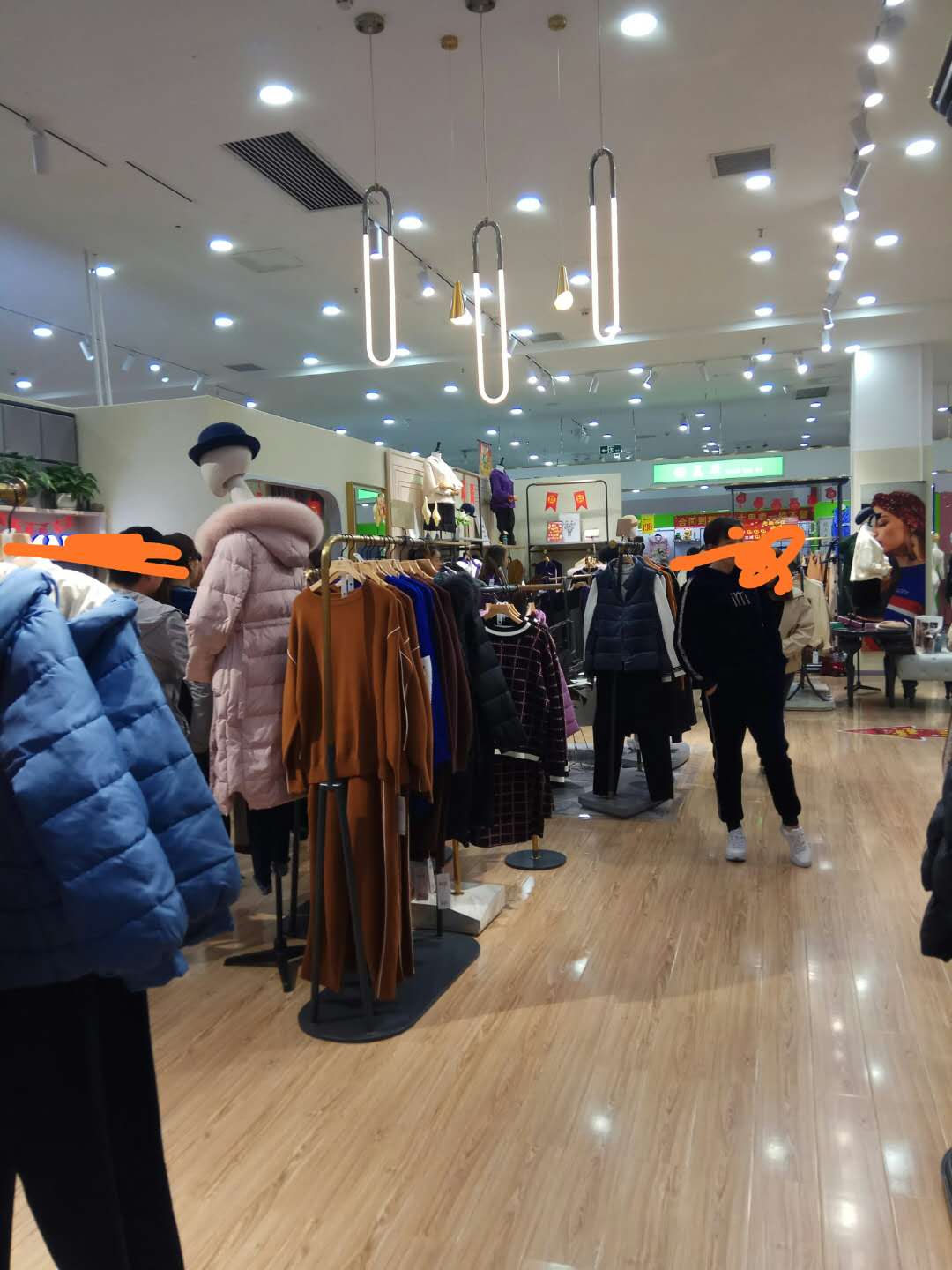 惠州秋长大石古村家荣购物广场一楼服装店转让